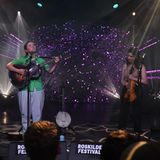 Banjo-Virtuosin Nora Brown (l.) präsentiert begleitet von Stephanie Coleman moderne Versionen erlesen recherchierter Folkperlen.