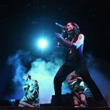 Transgender-Künstlerin und Aktivistin Christine von "Christine and the Queens" bei ihrer theaterreifen und vom Publikum stürmisch gefeierten Bühnenshow.