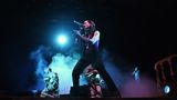 Transgender-Künstlerin und Aktivistin Christine von "Christine and the Queens" bei ihrer theaterreifen und vom Publikum stürmisch gefeierten Bühnenshow.