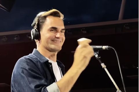 Roger Federer an der Rassel beim Coldplay-Konzert