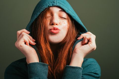 Frau mit Kussmund