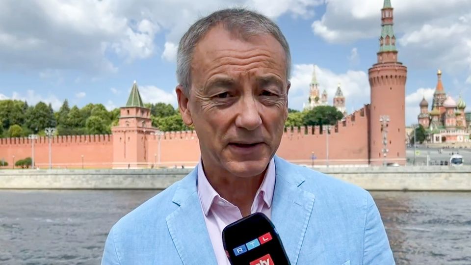 "Wer eine abweichende Meinung hat, lebt sehr gefährlich": Moskau-Reporter über steigenden Druck auf die Opposition "Wer eine abweichende Meinung hat, lebt sehr gefährlich": Moskau-Reporter über steigenden Druck auf die Opposition