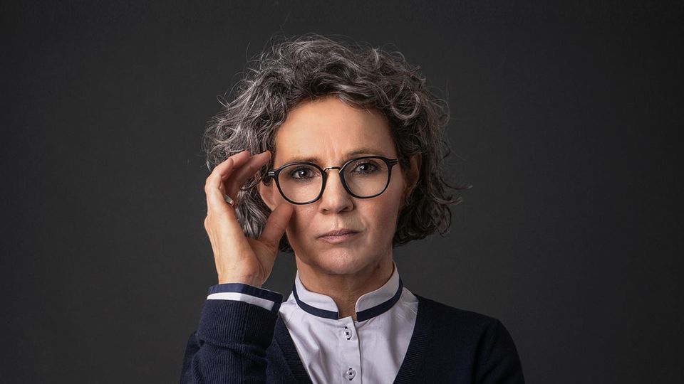 Sabrina Rizzo liest Menschen, wo immer sie ist. Als Verhandlungsexpertin, Profilerin und Kommunikationsexpertin ist sie bei Wirtschaftsunternehmen und Kriminalbeamten als Beraterin gleichermaßen gefragt.