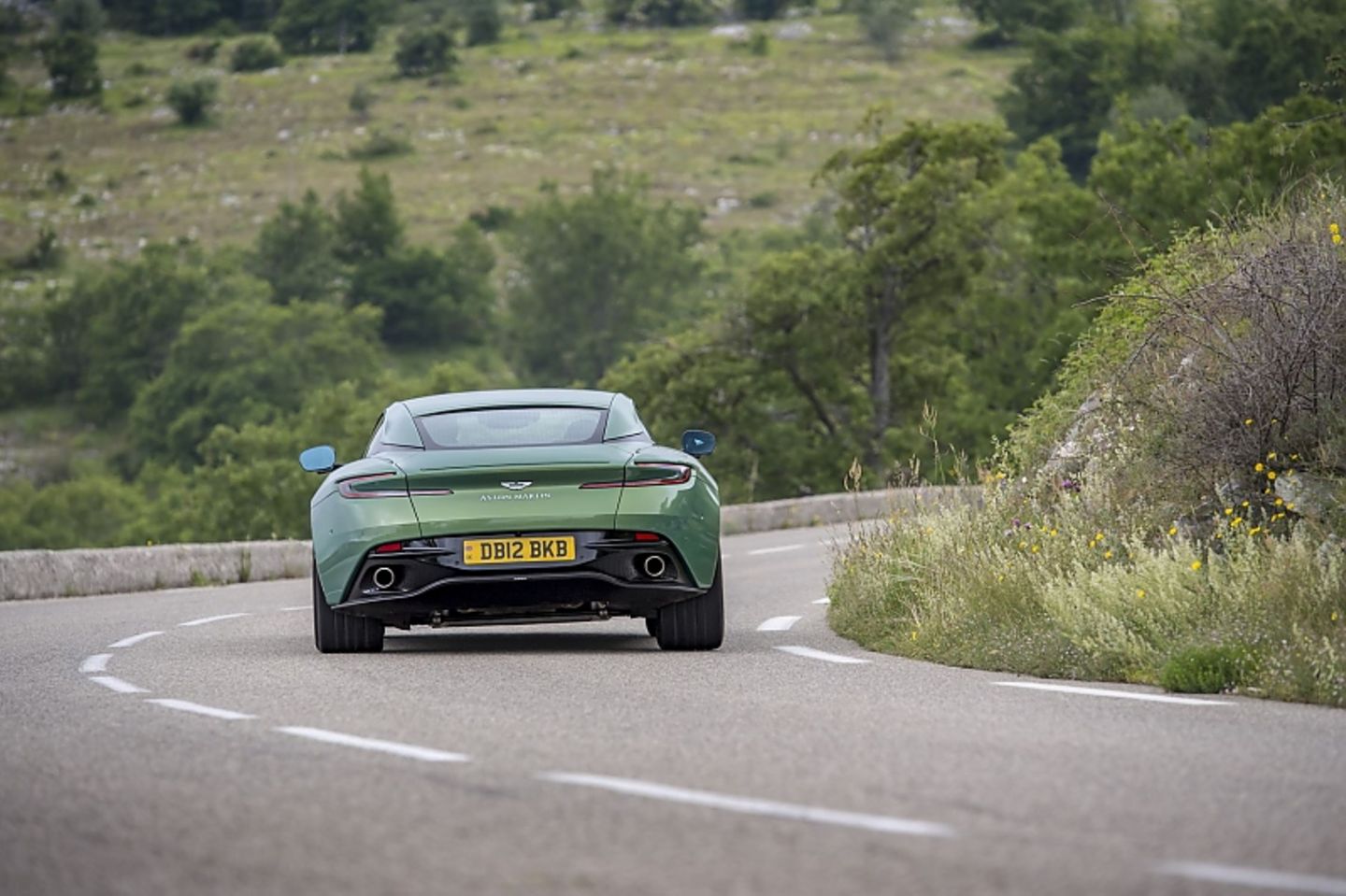 Aston Martin DB12