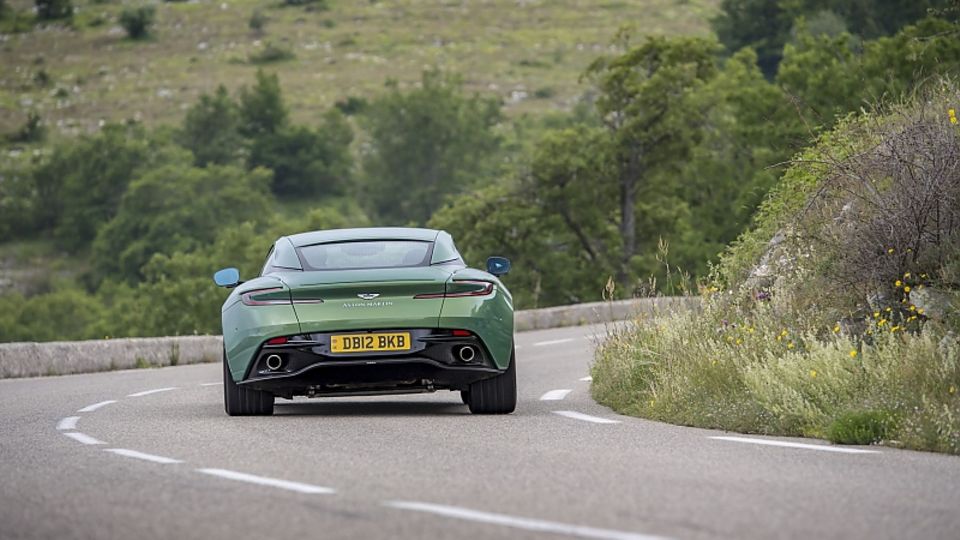 Aston Martin DB12
