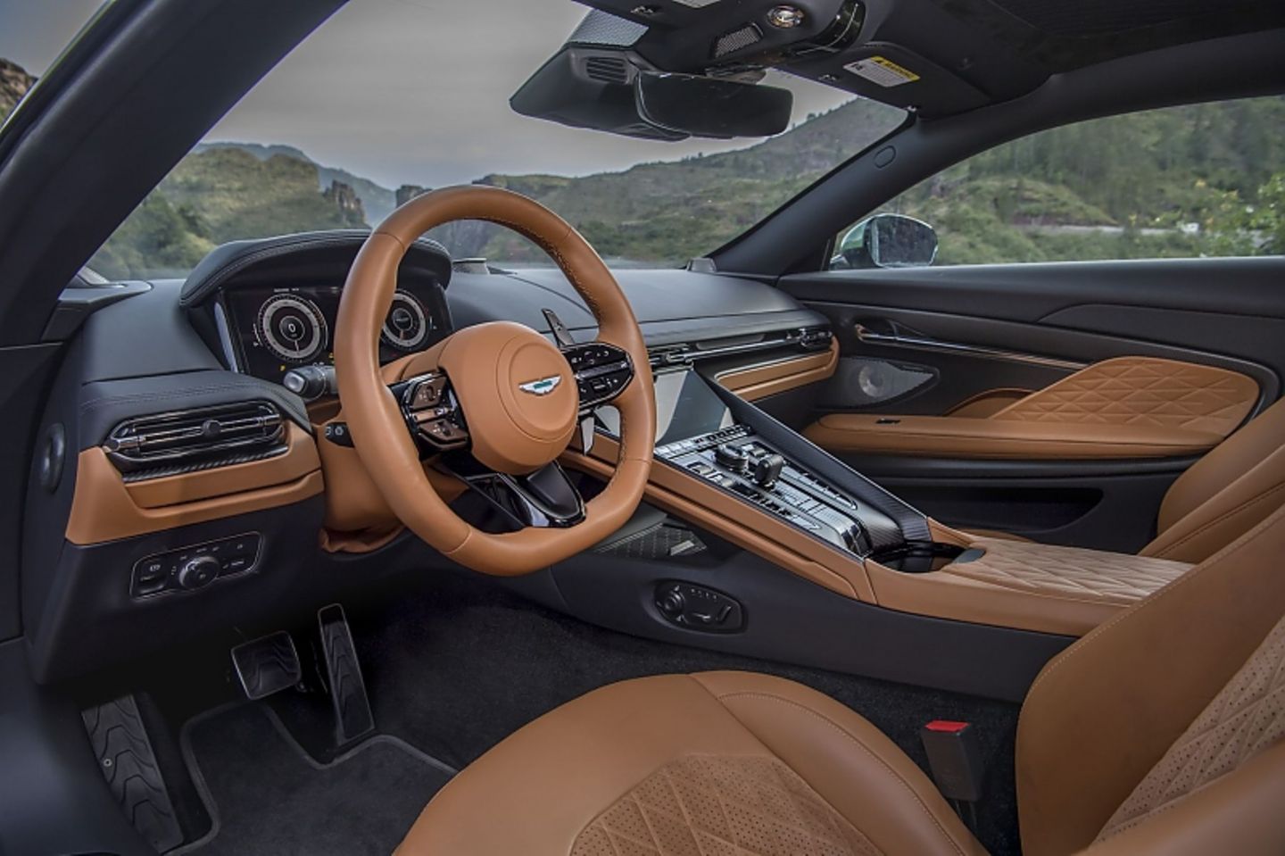 Aston Martin DB12