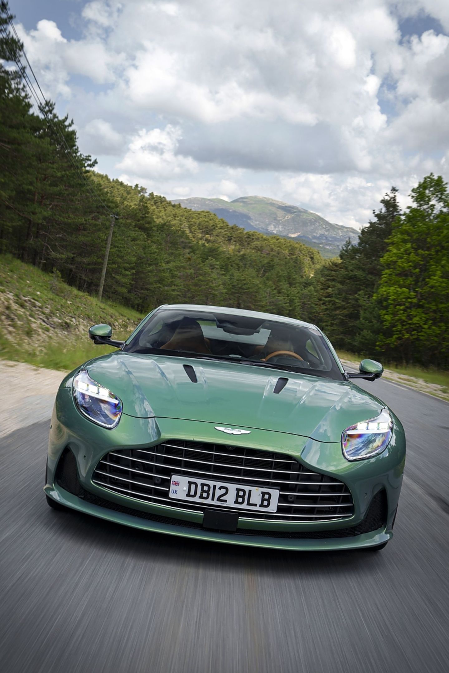 Aston Martin DB12
