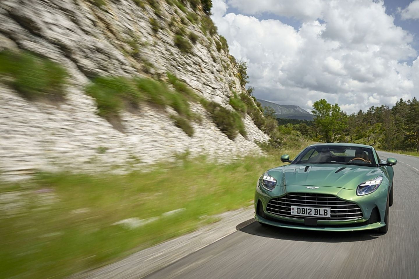 Aston Martin DB12