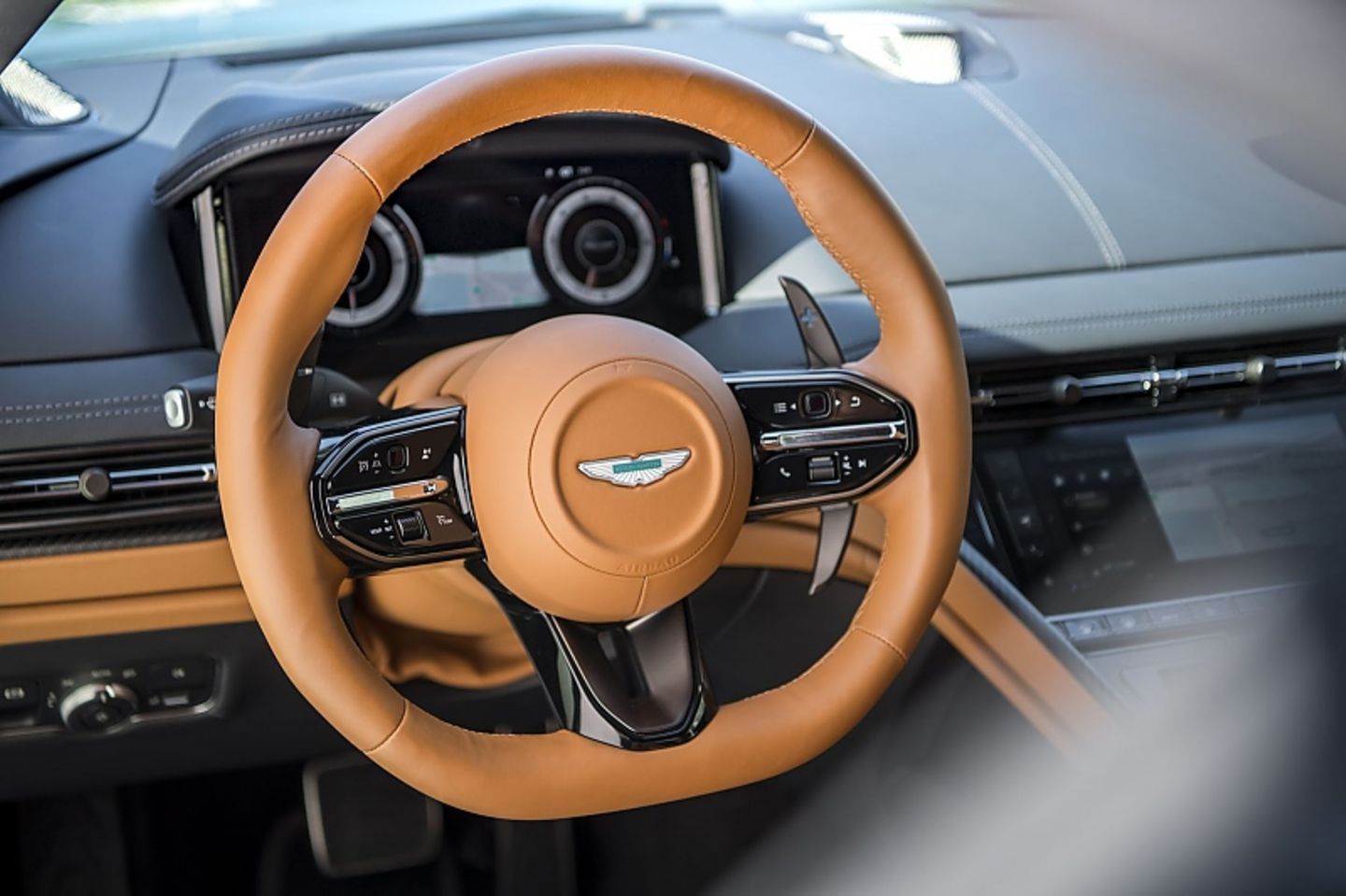 Aston Martin DB12