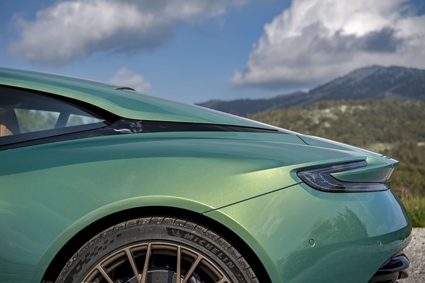 Aston Martin DB12