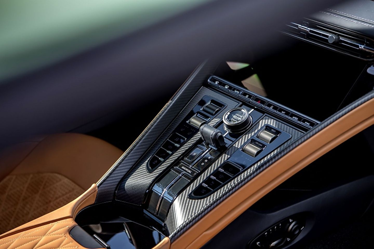 Aston Martin DB12