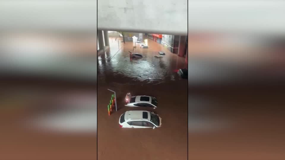 Video: Tote nach Starkregen in China - Xi ruft Behörden zu mehr Anstrengungen auf Video: Tote nach Starkregen in China - Xi ruft Behörden zu mehr Anstrengungen auf