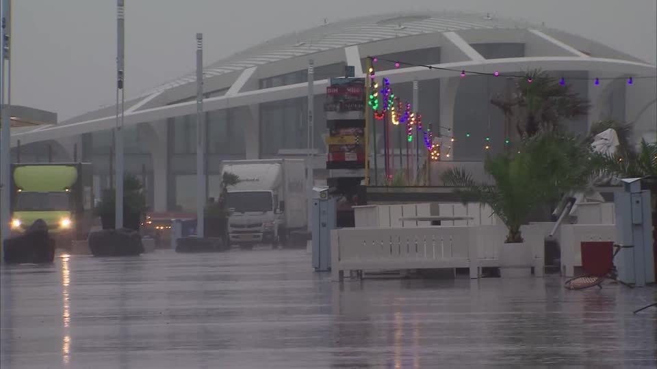 Video: Sommersturm peitscht über Niederlande Video: Sommersturm peitscht über Niederlande