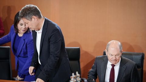Bundeswirtschaftsminister Robert Habeck (Bündnis 90/Die Grünen) und Bundeskanzler Olaf Scholz (SPD)