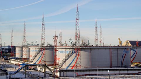 Tanks von Transneft, das die Erdöl-Pipelines Russlands betreibt, im Ölterminal von Ust-Luga