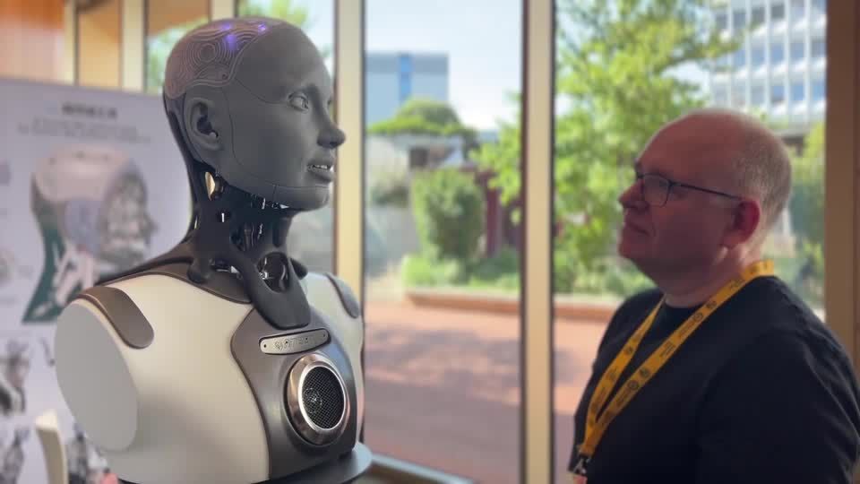 Video: Nachhaltigkeitsziele in Gefahr: UNO stellt Roboter-Helfer vor Video: Nachhaltigkeitsziele in Gefahr: UNO stellt Roboter-Helfer vor