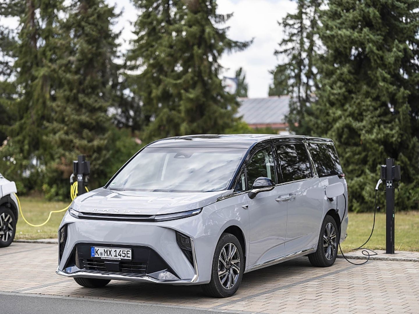 Maxus Mifa 9 Luxury