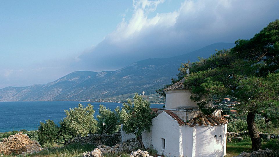 Eine Kapelle im Küstenort Porto Germeno nordwestlich von Griechenlands Hauptstadt Athen. In dieser Region wurde der deutsche Tourist aufgefunden. (Archivbild)