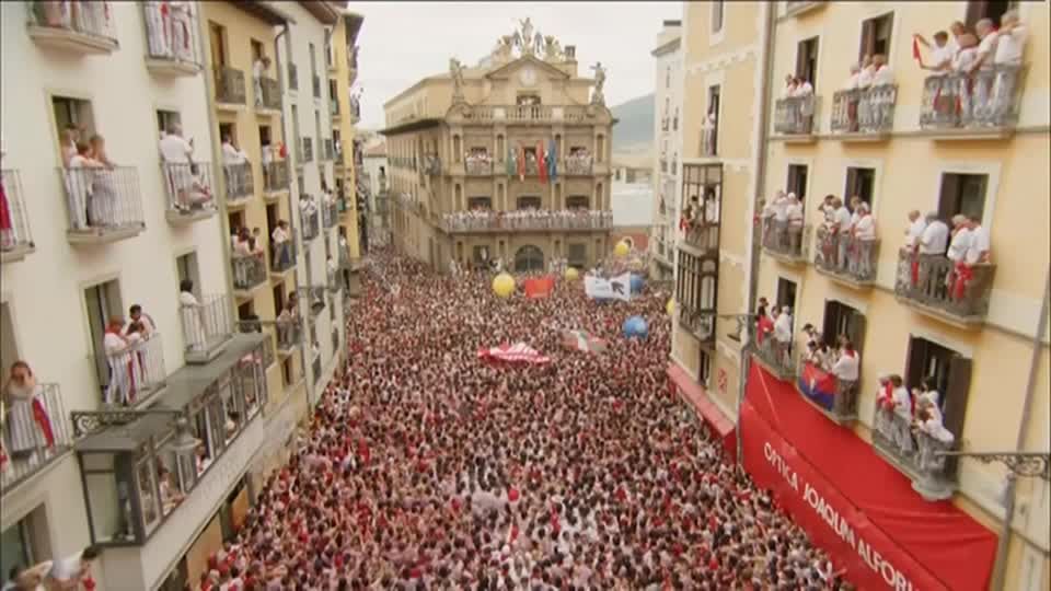 Video: Spanien: Pamplona feiert den Heiligen Fermin