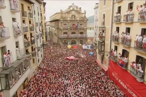 Video: Spanien: Pamplona feiert den Heiligen Fermin