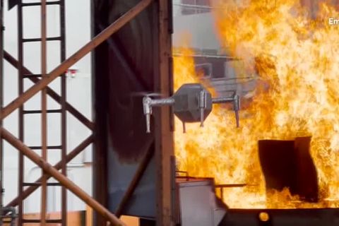 FireDrone: Wenn es für Feuerwehrleute zu heiß wird: Drohne kann ins Feuer fliegen
