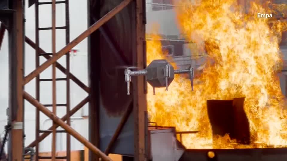 FireDrone: Wenn es für Feuerwehrleute zu heiß wird: Drohne kann ins Feuer fliegen