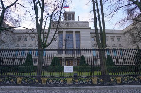 Blick auf das Gebäude von Russlands Botschaft in Berlin