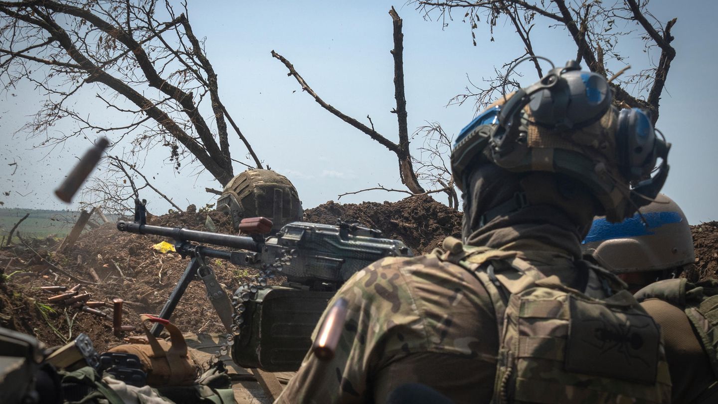 Grabenkrieg: Soldaten der Ukraine feuern an der Frontlinie in der Region Saporischschja auf russische Stellungen