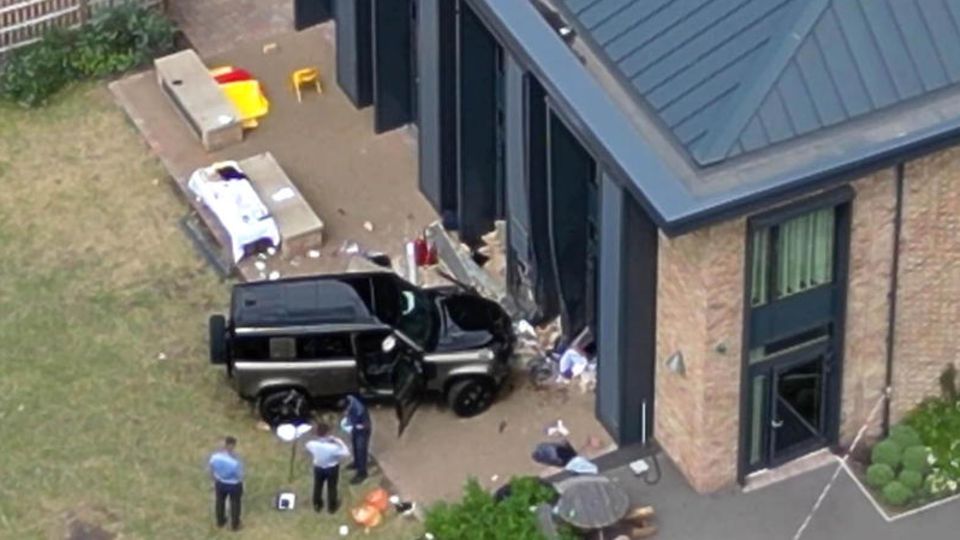 London Schule Land Rover Grundschule Mädchen Ein Land Rover Defender steht auf dem Gelände der Study Preparatory School