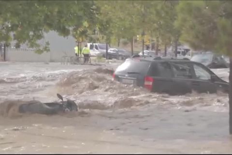 Video: Heftige Regenfälle setzen Saragossa unter Wasser