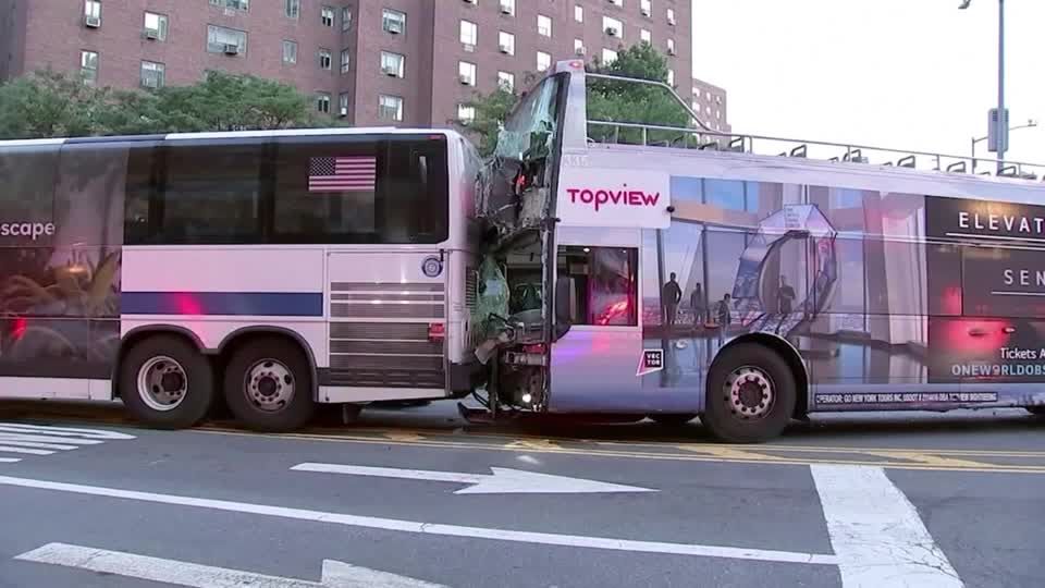 Video: 18 Verletzte nach Zusammenstoß zweier Busse in New York City Video: 18 Verletzte nach Zusammenstoß zweier Busse in New York City