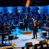 Bastille mit dem Baltic Sea Philharmonic-Orchester in der Hamburger Elbphilharmonie