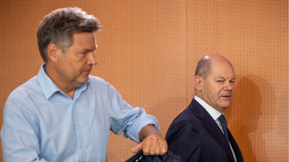 Bundeswirtschaftsminister Robert Habeck (Bündnis 90/Die Grünen) und Bundeskanzler Olaf Scholz (SPD)