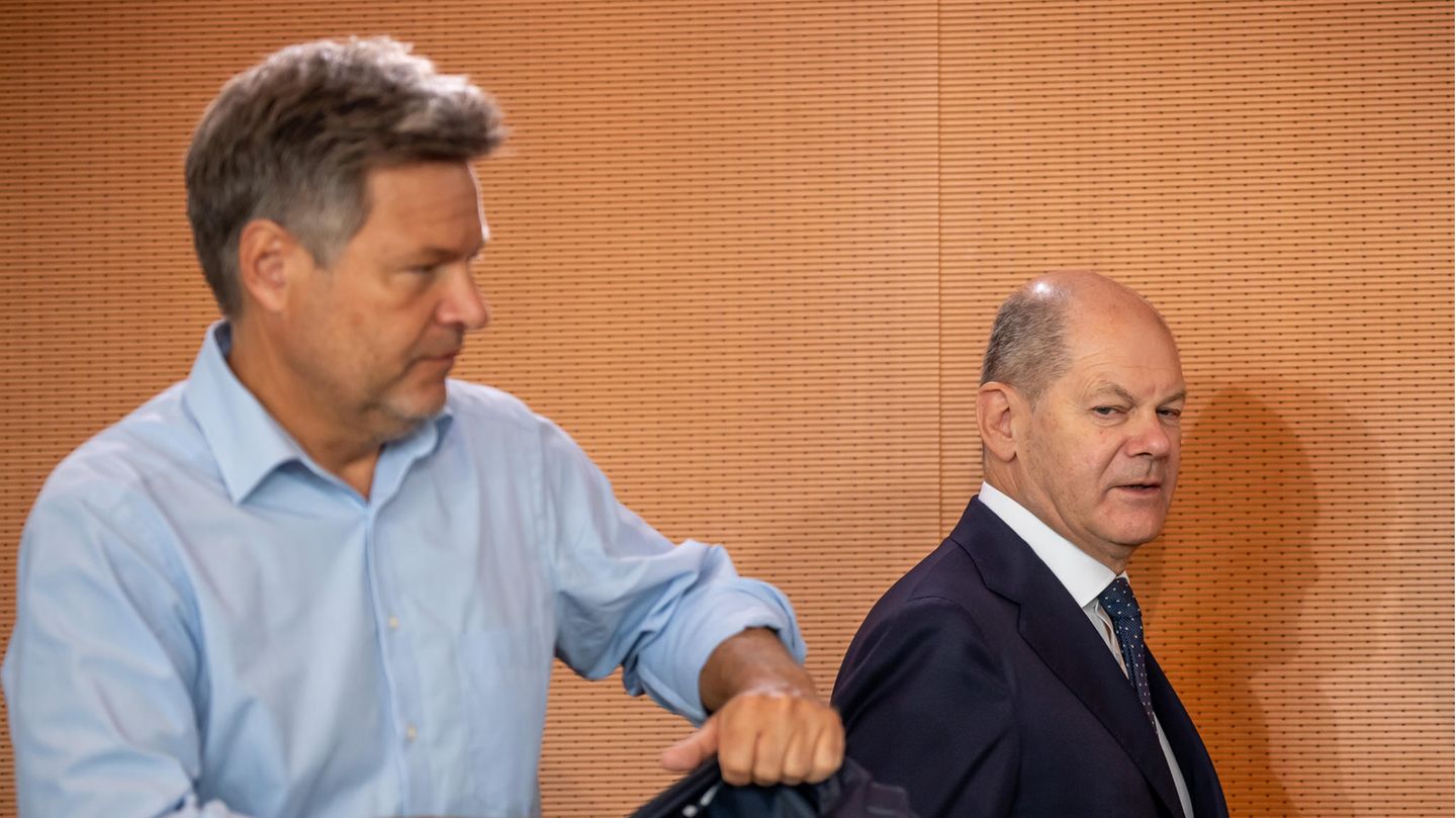 Bundeswirtschaftsminister Robert Habeck (Bündnis 90/Die Grünen) und Bundeskanzler Olaf Scholz (SPD)