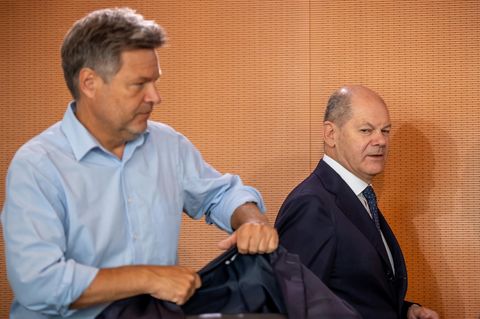 Bundeswirtschaftsminister Robert Habeck (Bündnis 90/Die Grünen) und Bundeskanzler Olaf Scholz (SPD)