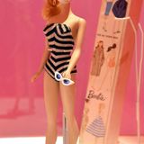 1959: Erste Barbie – hier unter dem Namen "Mattel"