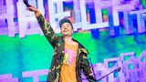 Dan Smith bei einem Konzert