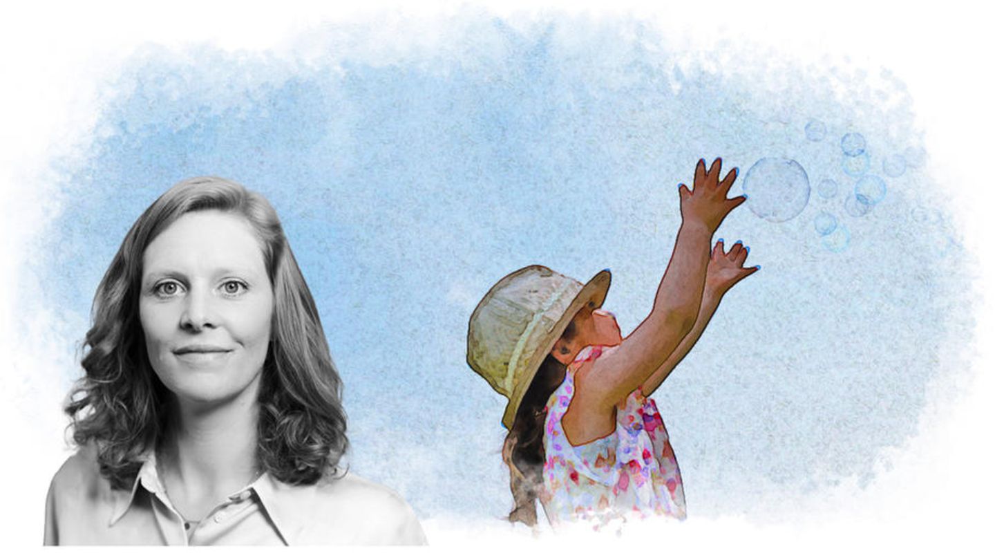Illustration Kolumne After Burn-out: Eine Frau schaut in die Kamera und ein Kind daneben streckt die Hände in den Himmel Illustration Kolumne After Burn-out: Eine Frau schaut in die Kamera und ein Kind daneben streckt die Hände in den Himmel