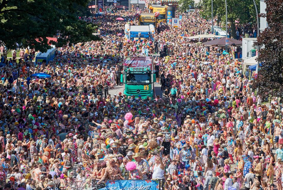 Schlagermove 2023 Hunderttausende feiern in Hamburg eine bunte Party