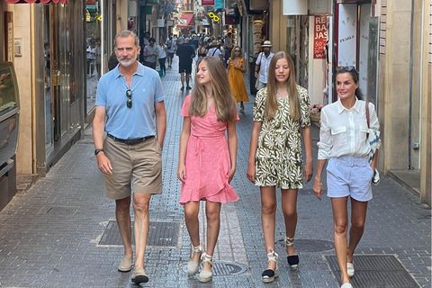 Royals in der Stadt: König Felipe VI und seine Ehefrau Letizia mit den Töchtern Leonor und Sofia in Palma de Mallorca 