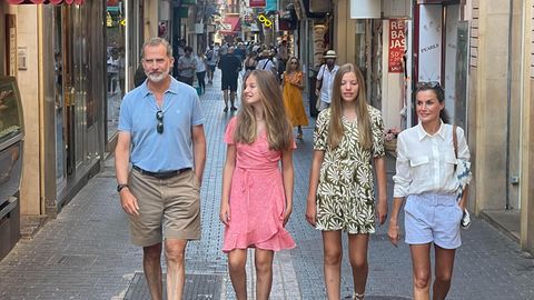 Royals in der Stadt: König Felipe VI und seine Ehefrau Letizia mit den Töchtern Leonor und Sofia in Palma de Mallorca 