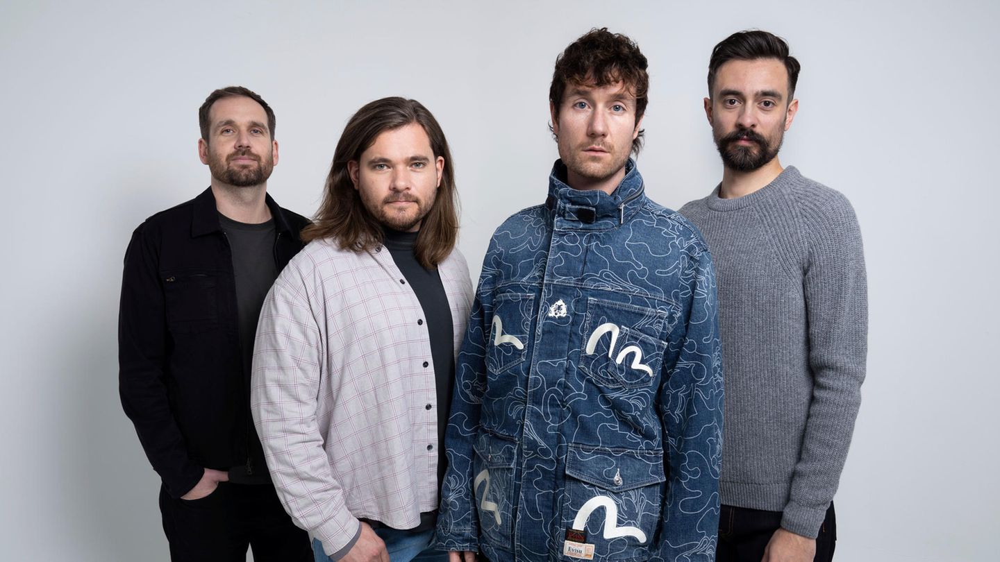 Bastille bei einem Fotoshooting für das vierte Album