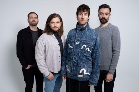Bastille bei einem Fotoshooting für das vierte Album