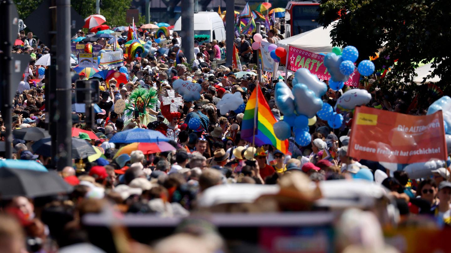 Teilnehmer beim Christopher Street Day 2023 in Köln