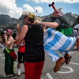 Auf der Tour de France finden sich die verücktesten Kostüme, natürlich dürfen Asterix und Obelix in Frankreich nicht fehlen