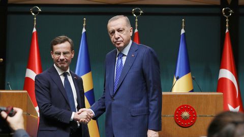 Recep Tayyip Erdogan (r), Präsident der Türkei, und Ulf Kristersson, Ministerpräsident von Schweden