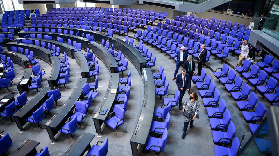 Der sogenannte Hammelsprung ist seit Langem ein fester Bestandteil des parlamentarischen Betriebs. Hier im Bild: Eine Hammelsprung-Abstimmung im Juli 2022, die zum Ziel hatte, Bundeskanzler Scholz zu einer Aktuellen Stunde im Deutschen Bundestag herbeizuzitieren.