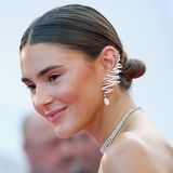 Im Cannabis-Geschäft: Stephanie Giesinger hat die Haare streng zusammengebunden und lächelt