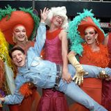 Demonstranten auf dem zweiten europaweiten Christopher Street Day auf dem Berliner Kurfürstendamm 1993. Das Hauptziel der damaligen Proteste war die Anerkennung der homosexuellen Partnerschaft, die nach wie vor verboten war.