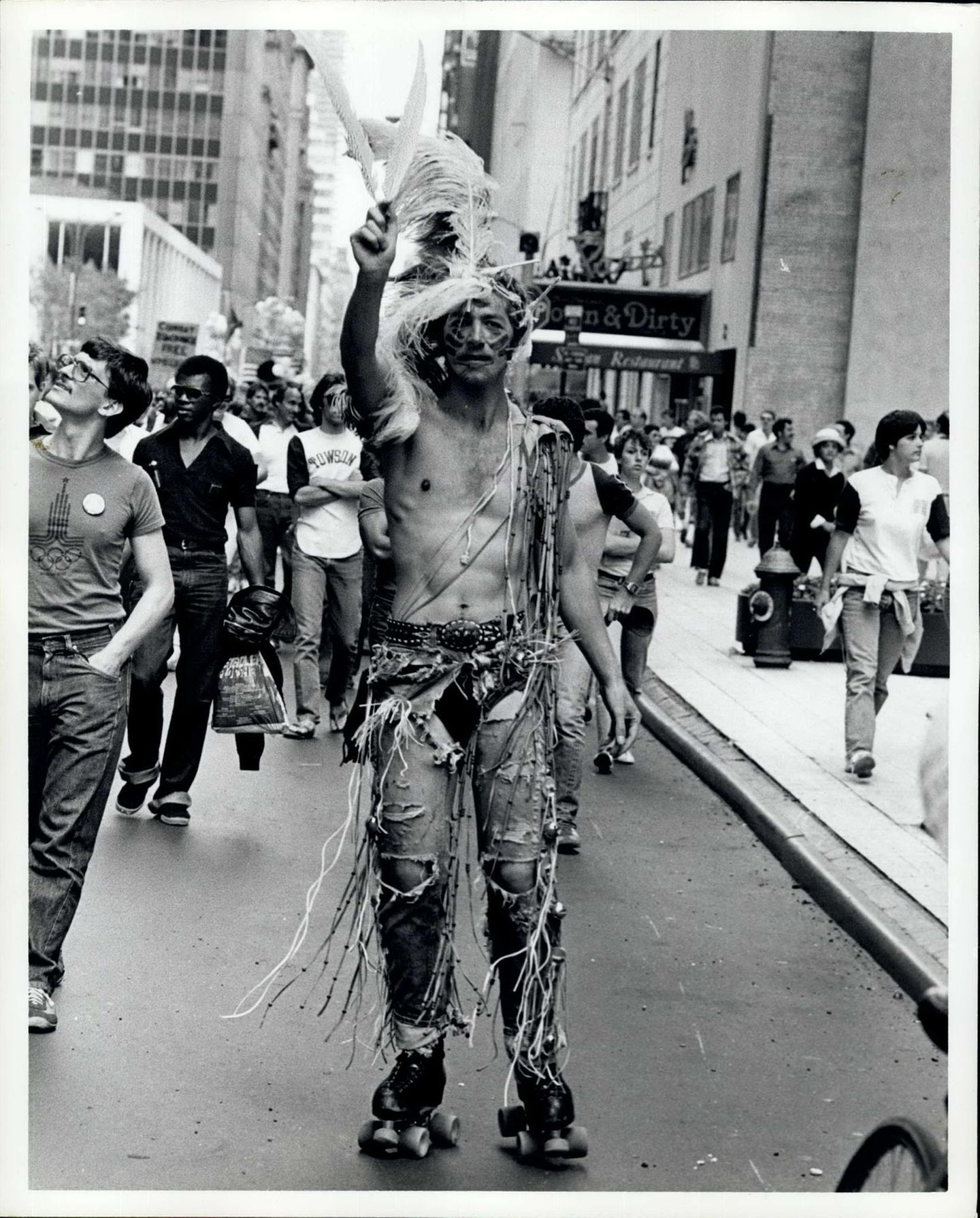 Mit den Jahren wurden die Paraden in Europa und Nordamerika immer größer. San Francisco und New York gelten bis heute als Pride-Hochburgen, die Feierlichkeiten zum CSD sind hier nach wie vor mit am größten und imposantesten. 